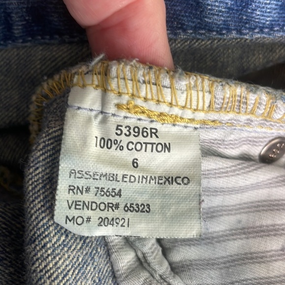 Abercrombie & Fitch Size 6 Boot cut Intentionally Distressed Jeans whiskering - Picture 9 of 10